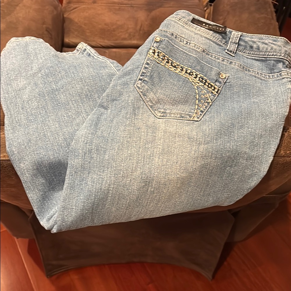 Baccini cropped jeans soft comfortable perfect for summer. Excellent condition